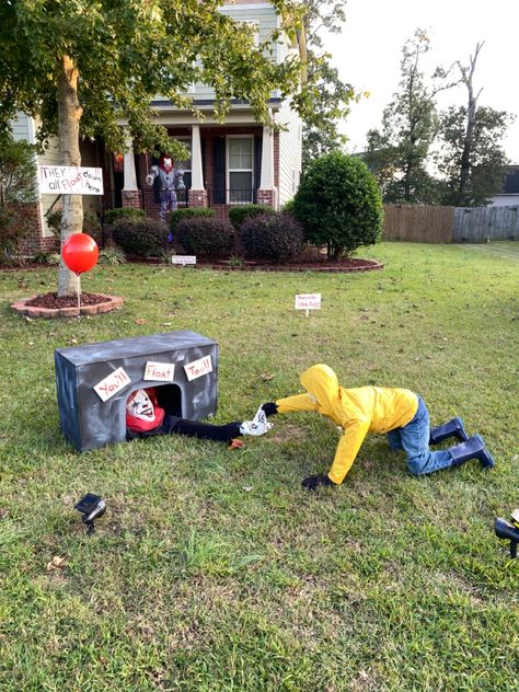 Halloween Decorations Horror Movies, Horror Trunk Or Treat Ideas, Georgie It, Pennywise Halloween, Horror Themed Party, Scary Halloween Decorations Outdoor, Halloween Party Table, Halloween Circus, Halloween Outside