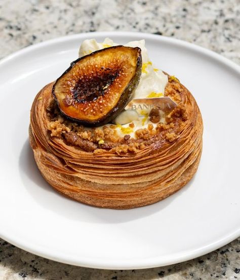 Banksia Bakehouse on Instagram: "Brûlée’d Fig Danish: Fresh fig baked with almond frangipane, filled with cream cheese creme patissiere and fig jam. Finished with a brûléed fig, almond butter streusel, mascarpone cream and orange zest 👌🏼  Available throughout February. #banksiabakehouse #banksiasydney" Fig Danish, Fig Dessert Recipes, Fig Food, Fig Dessert, Almond Frangipane, Fine Dining Plating, Cream Brulee, Cream Cheese Danish, Cafe Decoration