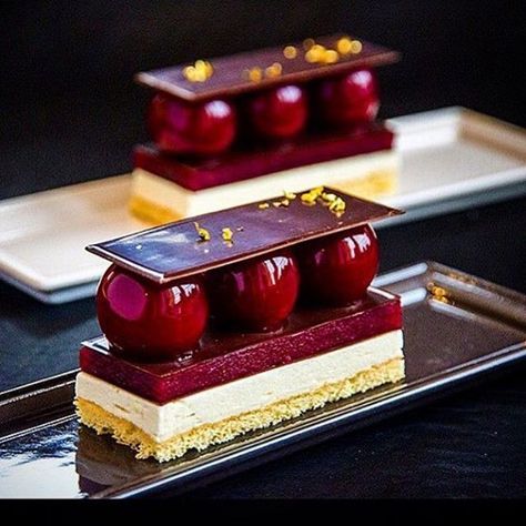 Elegant Pastries, Sliced Cake, Beautiful Plating, Lemon Sponge Cake, Raspberry Jelly, Jelly Chocolate, Lemon Mousse, Plate Dessert, Gourmet Desserts