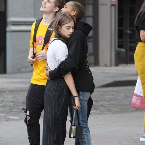 jaden smith and odessa adlon Jaden Smith And Odessa Adlon, Odessa Adlon, Jaden Smith, Odessa, Love Her, Normcore, Couple Photos