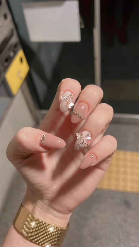 Nails art, nails design, korean style, butterfly Korean Nail Art Butterfly, Nail Art Kupu Kupu, Nails Design Korean, Korean Manicure, Art Nails Design, Korean Nail Art, Manicure Nail Designs, Korean Nails, Manicure Nails