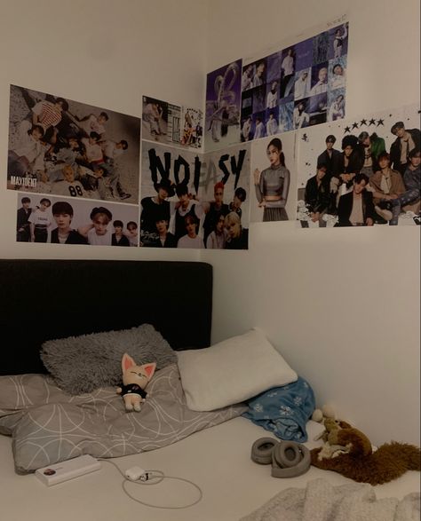 #room #aesthetic #kpop #straykids #seventeen #poster #room #stayc #aespa #skz K Pop Inspired Room, Aesthetic Kpop Bedroom Ideas, Anime And Kpop Room Ideas, Kpop Room Ideas Bedrooms, Kpop Wall Ideas Bedroom, Room Decor Posters Bedroom Ideas, Acubi Room Aesthetic, Straykids Bedroom, Kpop Aesthetic Room Ideas Skz