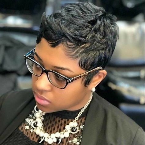 Black Women Short Hairstyles, Black Hair Short Cuts, Short Black Hair, Short Curly Hairstyles, Short Hair Pixie Cuts, Short Sassy Hair, Sassy Hair, Short Black Hairstyles, Penteado Cabelo Curto