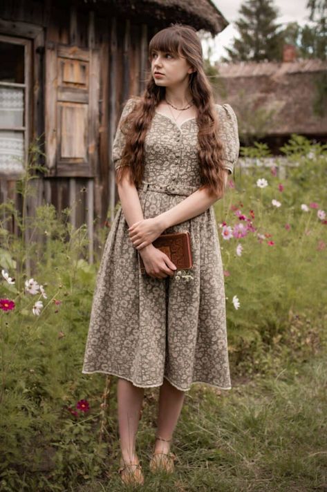 Travis Caldwell, Skirts Outfits, Cottage Core Dress, Modest Clothes, White Petals, Wild Strawberries, Apple Orchard, Sunflower Pattern, Leather Label