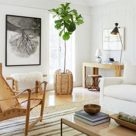 Achieving the ‘California Casual’ Style: Wall Art - Emily Henderson Wabi Sabi Decor Japanese Style, California Style Decor, California Home Decor, California Casual Style, Style Californien, Havenly Living Room, California Decor, Wabi Sabi Decor, Organic Modern Decor Living Room