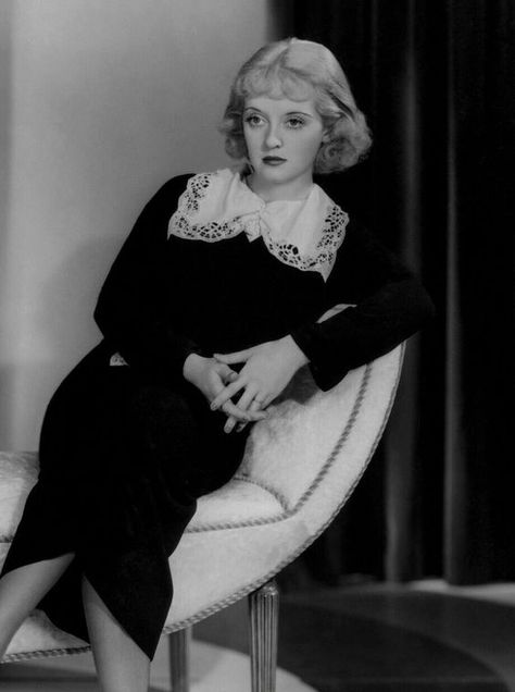 Bette Davis Eyes, Betty Davis, Gamine Style, Old Hollywood Stars, Bette Davis, Female Actresses, 1930s Fashion, Old Hollywood Glamour, Golden Age Of Hollywood