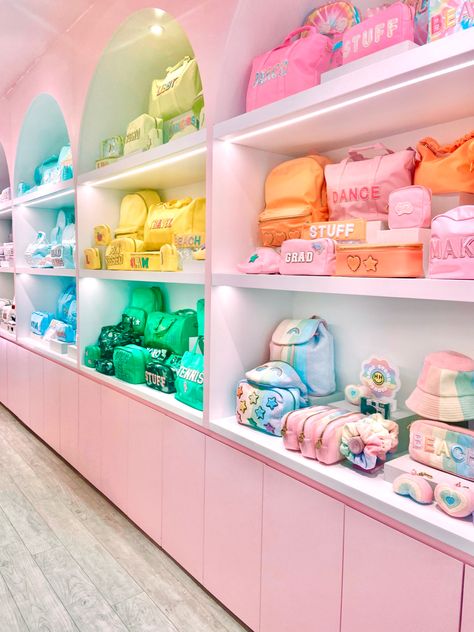 Pastel Store Interior, Cute Shop Interior, Pastel Boutique, Baby Store Display, Stationery Store Design, Clothing Store Displays, Kawaii Store, Retail Store Interior Design, Stationary Store