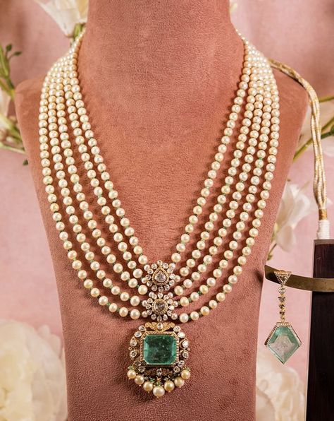 Pearl Necklace Long Indian, Emerald Jewelry Necklace Vintage, Gold Pearl Jewelry Necklace Long, Beads Mala Jewelry Indian, Emerald And Pearl Necklace, Pearl Mala With Pendant, Pearl Haram Designs Gold, Pearl Vaddanam, Bottu Mala Designs