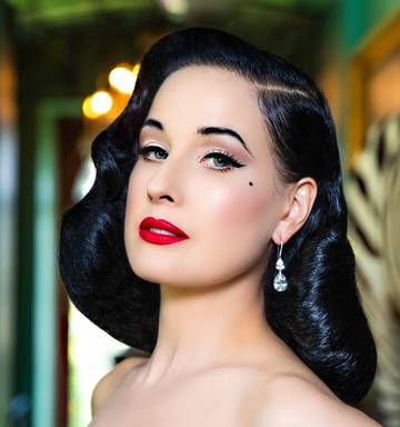 Dita Von Teese on revitalising burlesque, activism, and her first New Zealand show - NZ Herald Burlesque Hairstyles, Pinup Updo, Yule Ball Aesthetic, Dita Von Teese Makeup, Burlesque Makeup, Ball Aesthetic, Glamour Outfit, Modern Pinup, Dramatic Style