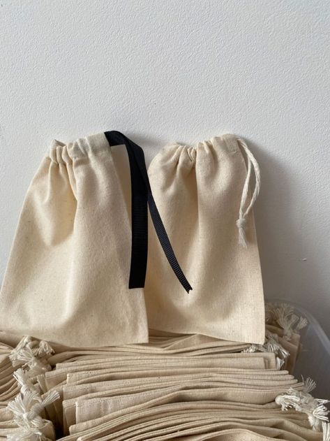 Paper Bags Aesthetic, Fabric Bag Packaging, Linen Dress Pattern, Pouch Drawstring, Luxury Packaging Design, Wedding Souvenir, Packaging Ideas Business, Pop Up Market, Handmade Packaging