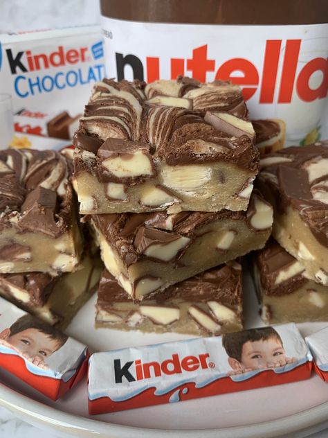 Kinder Bueno Cheesecake Recipe, Nutella Fudge Brownies, Kinder Bueno Recipes, Nutella Blondies, Food Truck Desserts, Easy Nutella Brownies, Blondies Cookies, Bbq Desserts, Tasty Recipes Videos