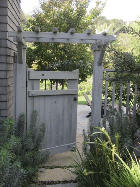 Love the trellis! Garden Secrets: What a Landscape Architect Plants at Home Gardenista Backyard Gates, Garden Gates And Fencing, Garden Gate Design, Plants At Home, Wooden Gate, Jardim Diy, Budget Garden, Garden Arbor, Cottage Garden Design