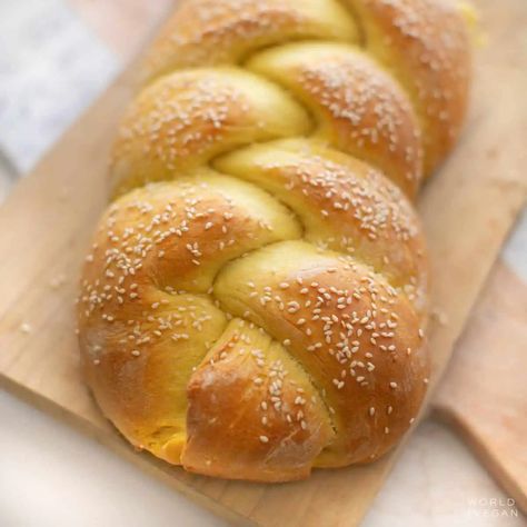 Vegan Challah Bread Vegan Challah Bread Recipe, Vegan Challah Bread, Vegan Challah, Bread Challah, Challah Bread Recipe, Round Challah, Vegan Bread Recipe, Shabbat Dinner, Braided Bread