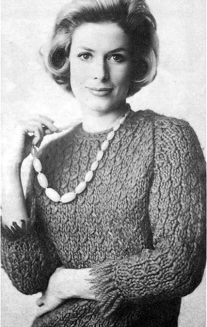 I love the stitch pattern, but I don't know about that arm fringe... 1960s Knitting - Italian Sweater 1960s Patterns, Sweater Knitting Pattern, Retro Tops, Motif Vintage, Sweater Knitting Patterns, Vintage Knitting, Sweater Pattern, Pattern Download, Vintage Pattern