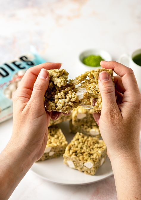 Vegan Matcha Rice Crispy Treats — Dandies Vegan Marshmallows Vegan Marshmallows, Vegan White Chocolate, Rice Cereal, Rice Crispy Treats, Crispy Treats, Mini Marshmallows, Rice Crispy, Vegan Butter, No Bake Treats