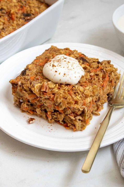 Carrot Cake Baked Oatmeal, Kay Nutrition, Oatmeal Bake, Yogurt Toppings, Carrot Cake Oatmeal, Healthy Carrot Cakes, Baked Oatmeal Recipes, Baked Oats, Yellow Cake