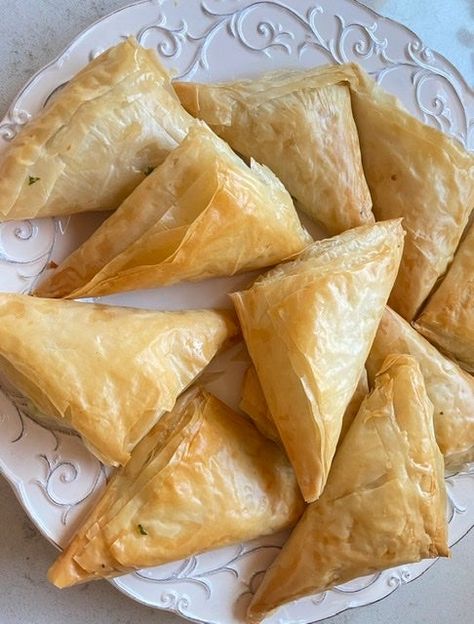 Spinach Feta Pie, Feta Pie, Armenian Recipes, Spinach Feta, Phyllo Dough, Spinach And Feta, Indian Dishes, Iftar, Greek Recipes