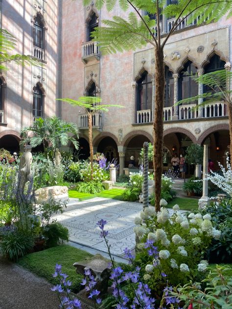 Beaux Arts Architecture, Castle Exterior, Isabella Stewart Gardner Museum, Isabella Stewart Gardner, Boston Garden, Gardner Museum, Museum Aesthetic, East Coast Road Trip, Museum Wedding