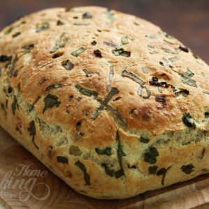 Caramelized Onion Bread Recipe - Home Cooking Adventure Onion Bread Recipe, Pumpernickel Bread Recipe, Caramalised Onions, Caramalized Onions, Bread Calories, Onion Pie, Onion Bread, Carmelized Onions, Dutch Oven Bread