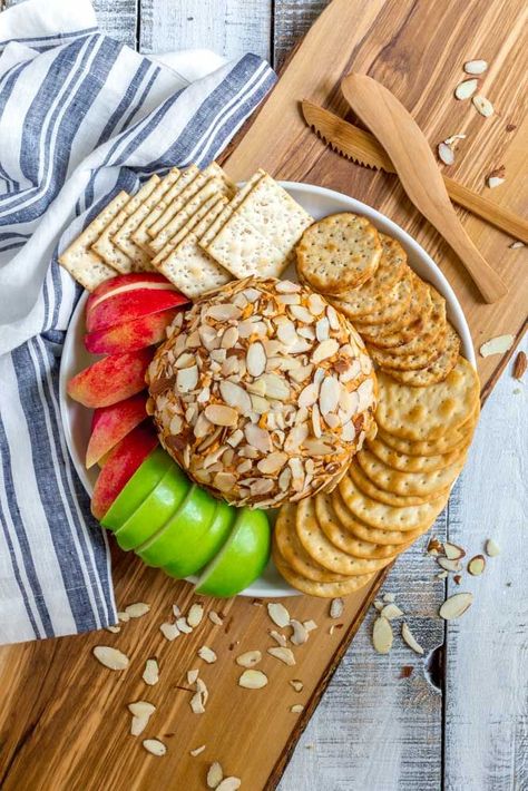 Smoked Gouda Cheese Ball Recipe Recipes Dips, Vegan Pizza Recipe, Baked Goat Cheese, Smoked Gouda Cheese, Scrumptious Food, Smoked Gouda, Gouda Cheese, Cheese Ball Recipes, Food Stamps