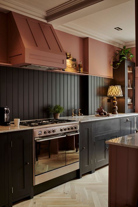 Neptune Kitchen, Decorating Above Kitchen Cabinets, Above Kitchen Cabinets, One Bedroom Flat, Narrow Kitchen, Neutral Kitchen, Bespoke Kitchens, Kitchen Cabinetry, Eat In Kitchen