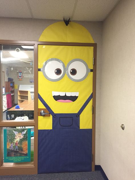 Minion door decoration Minions Halloween Decorations, Minion Classroom Door, Minion Door Decorations, Minion Door, Minion Room, Winter Door Decorations Classroom, Class Door Decorations, School Office Decor, Ocean Animal Crafts