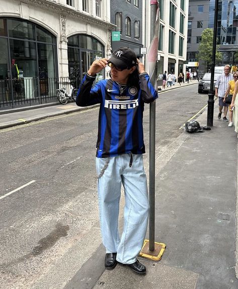 Best Jersey, Football Jersey Outfit, Mens Bags Fashion, Streetwear Outfit Ideas, Football Uniform, Jersey Outfit, Streetwear Aesthetic, Street Fashion Men Streetwear, Football Outfits