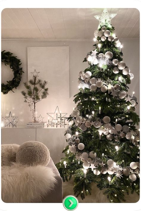 Sparkling white and green Christmas tree with minimal ornaments. Festive yet elegant, this tree design is ideal for those seeking a fresh, minimalist holiday look. White And Green Christmas Tree, White And Green Christmas, Classy Christmas Decor, Elegant Christmas Tree Decorations, Minimalist Christmas Tree, Minimal Christmas, Elegant Christmas Trees, Christmas Decor Inspiration, Classy Christmas