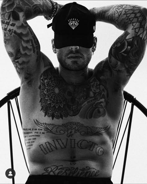 Maluma Aesthetic, Reverse Harem Books, Male Models Tattoo, Why Choose Romance, Books Dark Romance, Bully Romance, Tatto Boys, Steamy Romance Books, Celebrities Leather Jacket