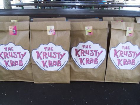 Spongebob party goody bags. Lunch bags from the Krusty Krab! Krusty Krab Party, Spongebob Candy Bags, Spongebob Goodie Bags Ideas, Diy Spongebob Party, Spongebob Treat Bags, Spongebob Party Favors Diy, Krusty Krab Birthday Party, Spongebob Goodie Bags, Spongebob Party Ideas Diy