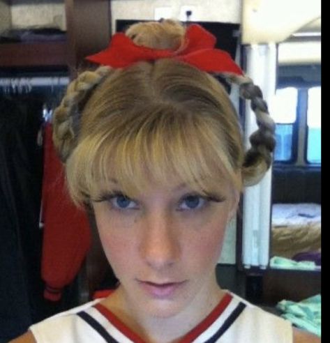 heather morris on glee set brittany pierce Cast Band, Glee Funny, Becca Tobin, Glee Fashion, Heather Morris, Miss You Guys, Glee Club, Casting Pics, Cory Monteith