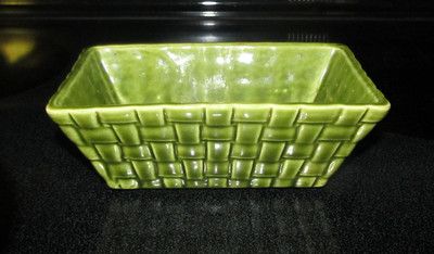 Vintage Green Basket Weave Weaved Pattern Brush Mccoy Planter Pot USA 108 6 1086 Rectangle Basket, Vintage Ceramic Christmas Tree, House Planter, Green Basket, Basket Weave Pattern, Vintage Brush, Patio Plants, Modern Planters, Mccoy Pottery