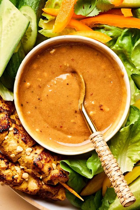 10-Minute Creamy Peanut Sauce or Dressing (No-Cook Recipe) Spring Roll Peanut Sauce, Satay Noodles, Asian Peanut Sauce, Asian Pantry, Ginger Asian, Peanut Satay Sauce, Spring Roll Sauce, Easy Peanut Sauce, Homemade Peanut Sauce