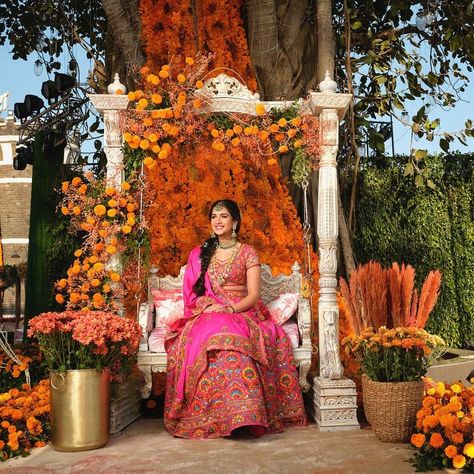 10 Times We Were Smitten by Radhika Merchant's Outfits Abujanisandeepkhosla Lehenga, Radhika Merchant, Mehndi Outfit, Pre Engagement, Mehendi Ceremony, Mehendi Outfits, Indian Bride Outfits, Wedding Planning Decor, Traditional Indian Dress