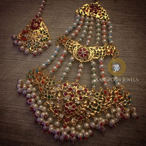 Jhoomar tikka set Jhoomar Designs, Pearls Bangles, Bridal Jhumka, Vintage Indian Jewelry, Hyderabadi Jewelry, Beautiful Jewelry Necklaces, Jewellery Kundan, Wedding Jewellery Designs, Polki Choker