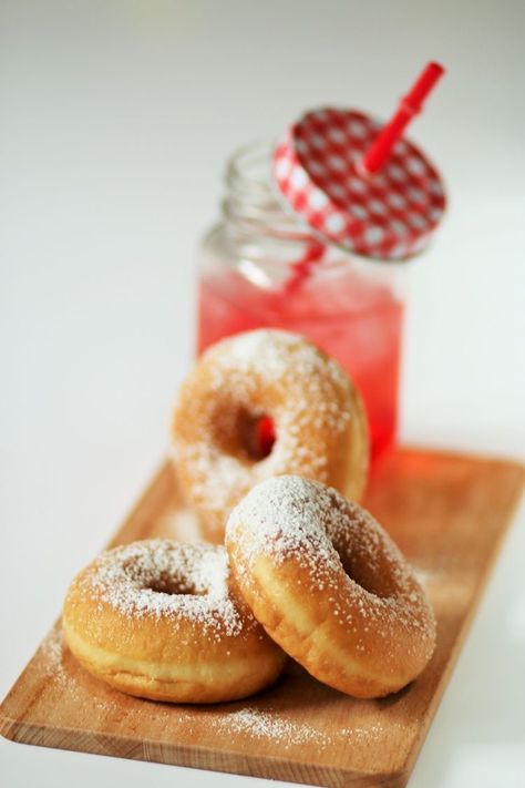 Doughnuts Photography, Super Donut, Photography Fundamentals, Food Catalog, Donut Kill My Vibe, Product Photo Shoot, Food Bread, Home Bakery, Mini Donuts