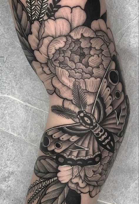 Black And White Tattoos, Forearm Cover Up Tattoos, Tattoo Perna, Wrist Tattoo Cover Up, White Tattoos, Peony Tattoo, Blackout Tattoo, Forearm Tattoo Design, Floral Tattoo Sleeve