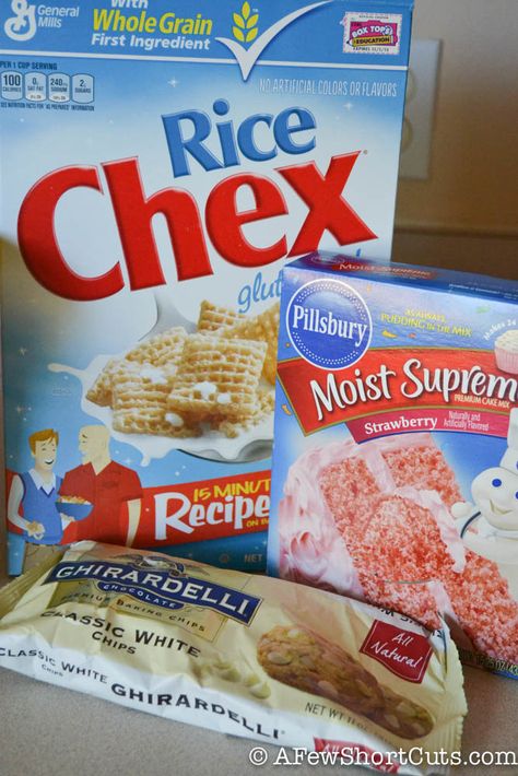 Strawberry Muddy Buddies-1-5 Cake Mix Chocolate Chip Cookies, Cookies Valentines Day, Puppy Chow Cookies, Cookies Valentines, Chex Mix Puppy Chow, Muddy Buddies Recipe, Paypal Giveaway, Mix Chocolate, Puppy Chow Recipes