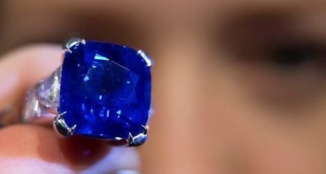 A prize 35-carat sapphire from Kashmir fetched $7.3 million Wednesday, according to the auction house Christie's. Kashmir Sapphire, Magnificent Jewels, Antique Blue, Blue Sapphire Rings, Blue Zircon, Elegant Ring, Sapphire Jewelry, Precious Gems, Cornflower Blue