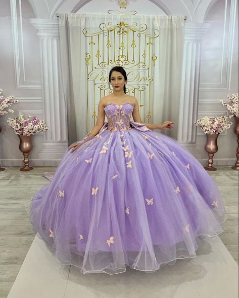 Purple And Gold Quinceanera Dresses, Butterfly Quinceanera Dress, Rapunzel Quince, Purple Quinceanera Theme, Vestido Color Lila, Lilac Butterfly, Purple Quince, Purple Quinceanera Dresses, Quinceanera Themes Dresses