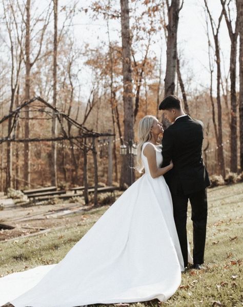 Katie Bates, Katie Clark, Duggar Wedding, Bates Family, What A Beautiful Day, Winter Wonderland Wedding, And Just Like That, Dreamy Wedding, Wedding Pics