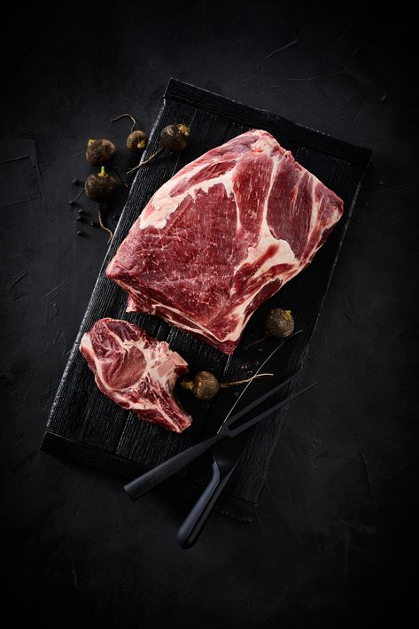 Check out this @Behance project: “Meat on Black” https://www.behance.net/gallery/62584045/Meat-on-Black Meat Food Styling, Rustic Food Photography, Healthy Food Photography, Frozen Steak, Food Photography Background, Dark Food Photography, Raw Meat, Meat Shop, Black Food