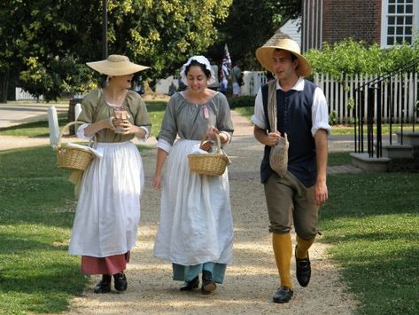 Colonial Woman Costume, Diy Colonial Costume Women, Williamsburg Decor, Colonial Williamsburg Decor, Farmer Outfit, Parade Ideas, Colonial Dress, Historical Clothes, Historical Dress