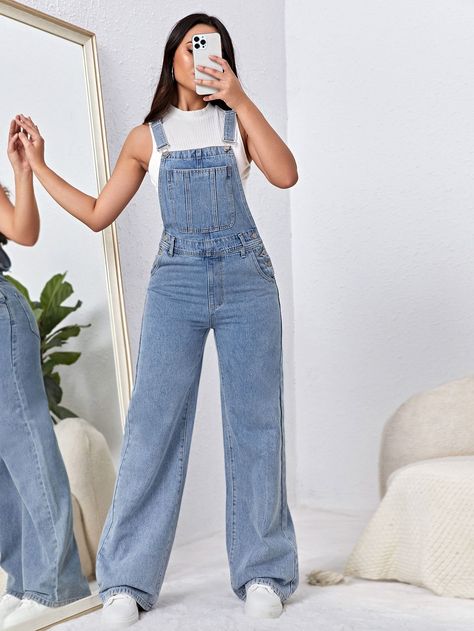 Macacão Wide Leg Jeans, Jeans Into Jumpsuit, Jumpsuits For Women Jeans, Jumper Pants Outfit Denim 90s, Blue Jean Jumpsuits For Women, Cute Overalls Outfits, Overall Pants Outfit, Jumpers Outfit, Cute Jumpsuit Outfits