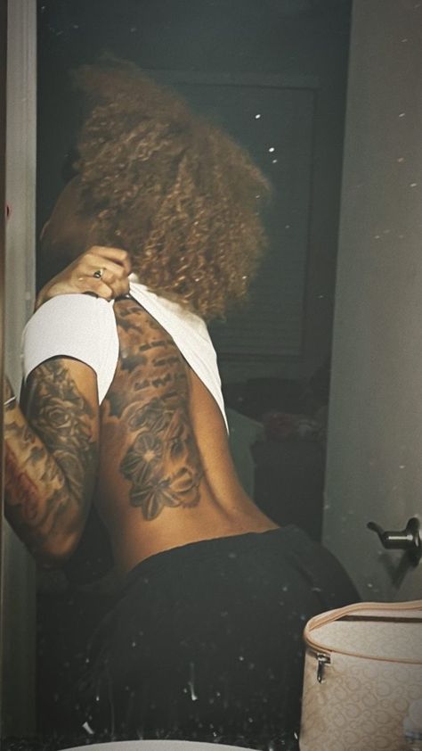 Above The Knee Tattoo Ideas Black Women, Girl Back Tattoos Black Women, Heart Tattoo On Black Women, Different Sleeve Tattoos For Women, Black Tattoos Black Women, Sleeves On Black Women Tattoo, Tattoos Aesthetic Black Women, Tattoo Black Girls Ideas, Black Woman Arm Tattoo