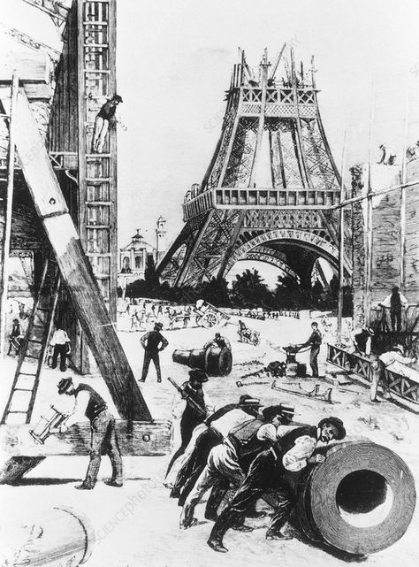 Illustration of the building of the Eiffel Tower. - Stock Image - V200/0031 - Science Photo Library Paris History, Plan Paris, Gustave Eiffel, Old Paris, Paris Tours, Science Photos, Chateau France, Foto Vintage, Vintage Paris