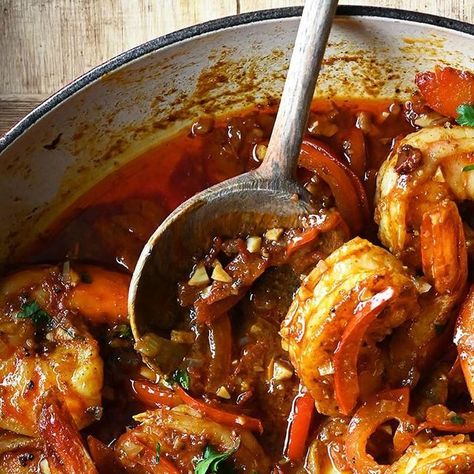 Anna Chwistek on Instagram: "Shrimp with harissa – A quick dinner that bursts with flavor. Pan-seared shrimp tossed with sautéed bell peppers in a flavorful harissa butter sauce, this dish comes together in just 20 minutes, making it perfect for busy weeknights. Whether served as a main course or a light appetizer, this versatile recipe is sure to become a regular in your cooking rotation. Recipe link in bio!! Follow @anna_s_table for more recipes ✔️RECIPE + FULL COOKING VIDEO on my blog Ingredients 1.1 pound/500 g shrimp, peeled and deveined 1 tsp each: salt, black pepper, smoked paprika, garlic powder, turmeric 1 tbsp olive oil 2 tbsp unsalted butter, divided 1 red bell pepper, thinly sliced 1 small yellow onion, finely chopped 5 garlic cloves, minced ½ cup/120 ml low sodium chicken b Anna Chwistek, Harissa Butter, Harissa Shrimp, Seared Shrimp, Rose Harissa, Harissa Recipes, Food Seafood, Light Appetizers, Yellow Pepper