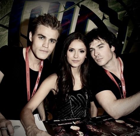 Tvd Photos, Stefan Damon, Stefan Elena, Vampire Diaries Fashion, Vampire Diaries Characters, Vampire Diary, Vampire Shows, The Vampire Diaries Characters, Damon Elena