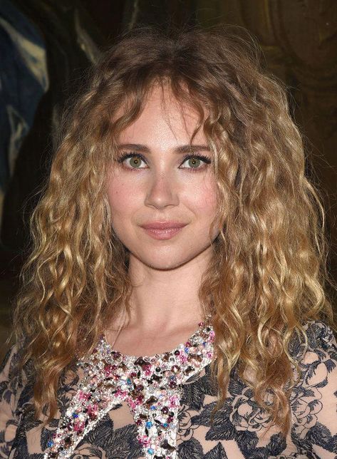 Curly Bangs Trend - Curly Hair Bangs Hairstyles | InStyle.com #curlybangs Curly Hair Bangs Hairstyles, Hair Bangs Hairstyles, Curly Hair Fringe, Light Bangs, Hair Myth, Curly Hair Bangs, Juno Temple, Curly Bangs, Bangs Hairstyles