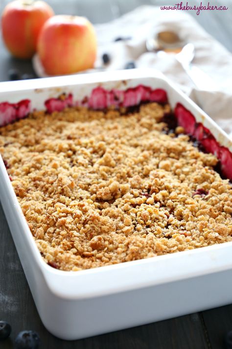 Apple Berry Crisp, Gluten Free Fruit Crisp, Berry Crumble Recipe, Apple And Berry Crumble, Berry Crisp Recipe, Fruit Crisp Recipe, Berry Cobbler Recipes, Crisp Desserts, Apple Berry